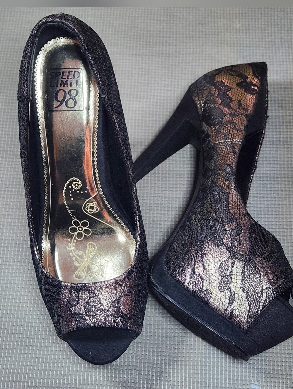 Speed Limit 98 Women’s Black Lace Peep-Toe Heels Size 6 1/2